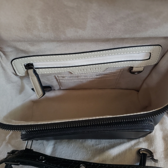 Sans Beast Petite Liason Cross Body Bag - Picture 5 of 9